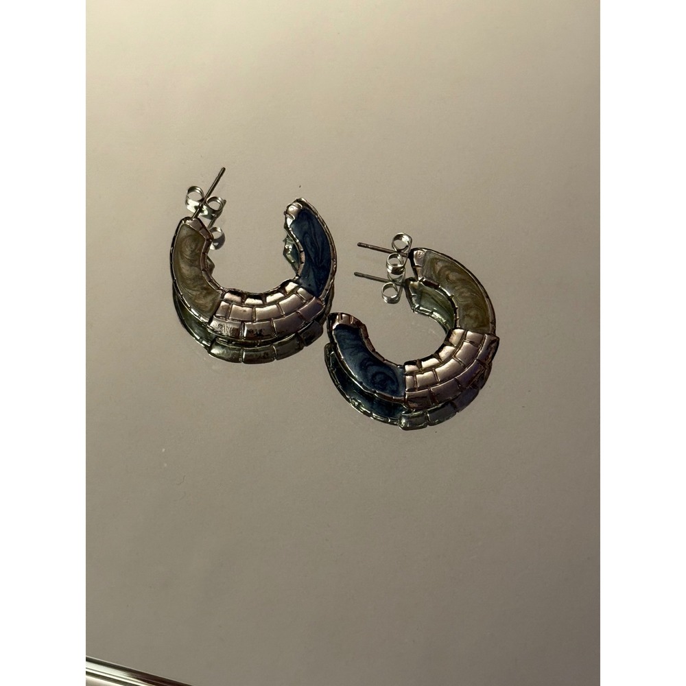 Vintage Two Tone Enamel 3/4 Circle Hoop Earrings Blue Green Silver Tone Post - Picture 8 of 10